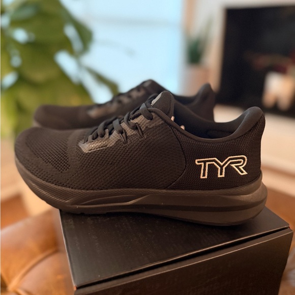 TYR Techknit RNR-1 size 9 - Picture 2 of 6